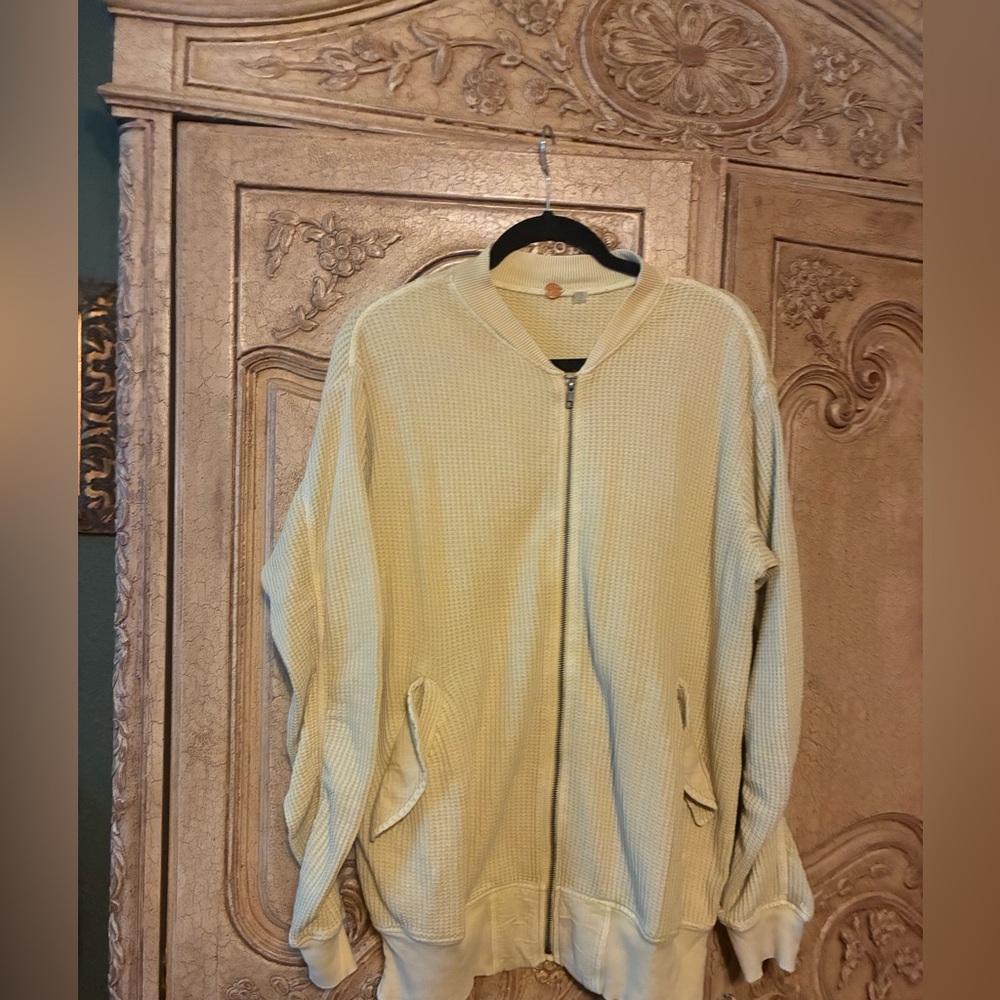 Free People One Lupo Bomber Cardi NWOT
Size S/P soft yellow - Picture 5 of 8